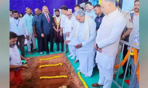 രാ​ജീ​വ് ഗാ​ന്ധി ആ​രോ​ഗ്യ സ​ർ​വ​ക​ലാ​ശാ​ല മേ​ഖ​ല കേ​ന്ദ്ര​ത്തി​ന് ത​റ​ക്ക​ല്ലി​ട്ടു