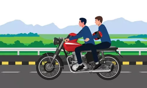 ചീ​റി​പ്പാ​യു​ന്നു; പിഴച്ച യാ​ത്ര