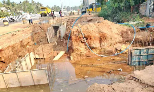 ദേ​ശീ​യ​പാ​ത നി​ർ​മാ​ണം തോ​ന്നും​പോ​ലെ: പാ​ലോ​ളി​പ്പാ​ല​ത്ത് ത​മ്മി​ൽ ബ​ന്ധ​മി​ല്ലാ​തെ മൂ​ന്ന് ഓവുചാലുക​ൾ