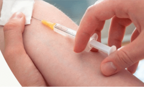 ഉം​റ നി​ർ​വ​ഹി​ക്കാ​ൻ പോ​കു​ന്നവർക്ക് മെ​നി​ഞ്ചൈ​റ്റി​സ് വാ​ക്സി​ൻ നിർബന്ധമാക്കി ആ​രോ​ഗ്യ​മന്ത്രാ​ല​യം