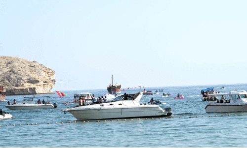 സു​ൽ​ത്താന്റെ സ്ഥാ​നാ​രോ​ഹ​ണ വാ​ർ​ഷി​കം; ത​ല​സ്ഥാ​നന​ഗ​രി​ക്ക് ആ​വേ​ശ ഓ​ള​ങ്ങ​ളു​മാ​യി ബോ​ട്ട് പ​രേ​ഡ്