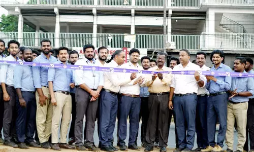 അ​നാ​യാ​സം കാ​ർ സ്വ​ന്ത​മാ​ക്കാ​ൻ കെ.​വി.​ആ​ർ യൂ​സ്ഡ് കാ​ർ ഓ​ഫ​ർ സെ​യി​ൽ