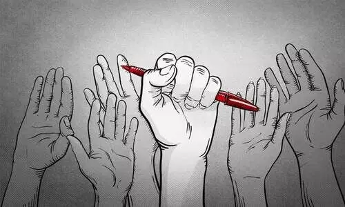 വാർത്താ ഉറവിടങ്ങളെ ഉന്നമിടുന്ന ‘ജനാധിപത്യ’ ഫാഷിസം