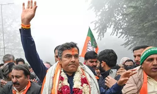 ഇത് കൊലപാതക ശ്രമമാണ്; പ്രതിഷേധിച്ച യുവാക്കളെ ഇടിക്കാൻ കെജ്രിവാൾ ഡ്രൈവർക്ക് നിർദ്ദേശം നൽകിയെന്ന് ബി.ജെ.പി