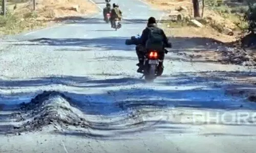 ഛത്തിസ്ഗഢിൽ റോഡുപണിയിൽ അഴിമതി: രണ്ട് ഉദ്യോഗസ്ഥർക്ക് സസ്‌പെൻഷൻ