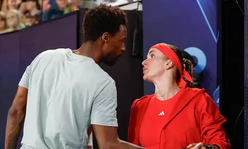 ആസ്ട്രേലിയൻ ഓപൺ: നാലാം റാങ്കുകാരെ വീഴ്ത്തി ദമ്പതികളായ മോൻഫിൽസും സ്വിറ്റോളിനയും പ്രീക്വാർട്ടറിൽ