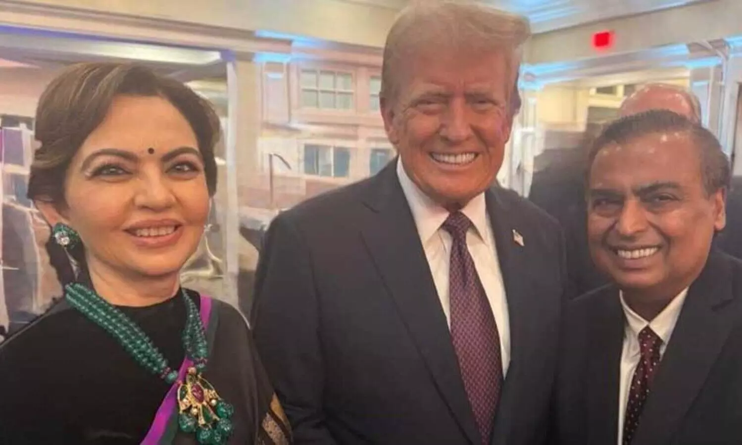ട്രംപിന്‍റെ വിരുന്നിൽ പങ്കെടുത്ത് മുകേഷ് അംബാനിയും നിതാ അംബാനിയും; സത്യപ്രതിജ്ഞ നാളെ