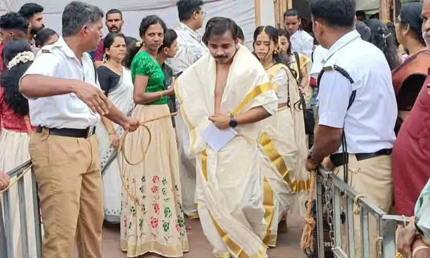 ഗുരുവായൂർ അമ്പലനടയിൽ താലിചാർത്തിയത് 229 വധൂവരന്മാർ