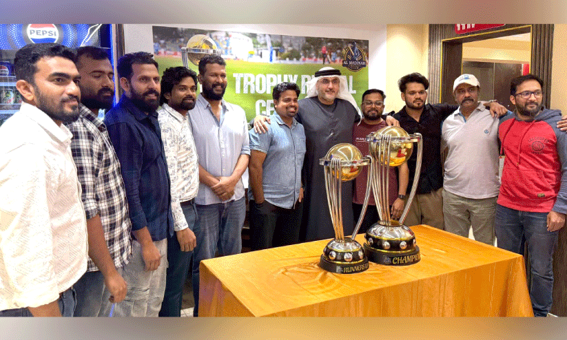 ക്രി​ക്ക​റ്റ് ടൂ​ർ​ണ​മെ​ന്റ് ട്രോ​ഫി അ​നാ​ച്ഛാ​ദ​നം