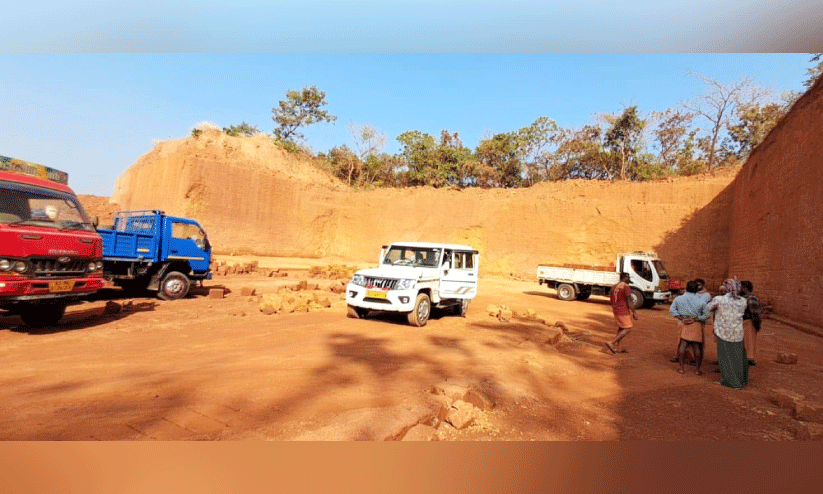 അനധികൃത ചെങ്കല്ല് ഖനനം; 12 ലോറികൾ പിടിച്ചെടുത്തു; 2.33 ലക്ഷം പിഴ ചുമത്തി