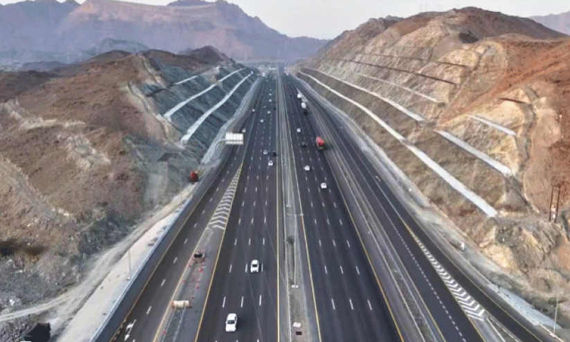 ഗ​താ​ഗ​ത മേ​ഖ​ല​ക്ക് ക​രു​ത്തേ​കി റോ​ഡ് നി​ർ​മാ​ണം പു​രോ​ഗ​മി​ക്കു​ന്നു