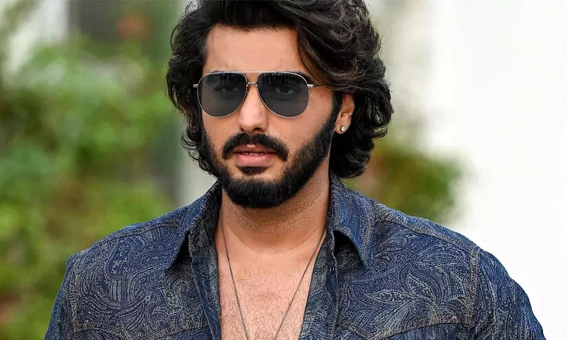 സെറ്റിന്റെ സീലിങ് തകർന്നു വീണു; നടൻ അർജുൻ കപൂറിന് പരിക്ക് സെറ്റിന്റെ സീലിങ് തകർന്നു വീണു; നടൻ അർജുൻ കപൂറിന് പരിക്ക്