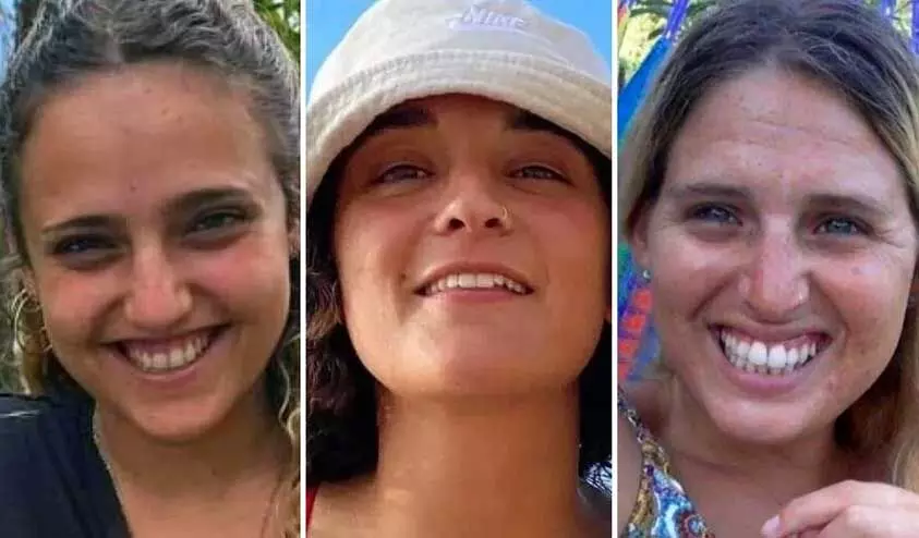 ഹമാസ് കൈമാറിയ മൂന്നു ബന്ദികളെ ഇസ്രായേൽ സൈന്യം ഏറ്റുവാങ്ങി ഹമാസ് കൈമാറിയ മൂന്നു ബന്ദികളെ ഇസ്രായേൽ സൈന്യം ഏറ്റുവാങ്ങി