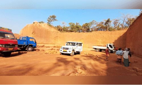 അനധികൃത ചെങ്കല്ല് ഖനനം; 12 ലോറികൾ പിടിച്ചെടുത്തു; 2.33 ലക്ഷം പിഴ ചുമത്തി