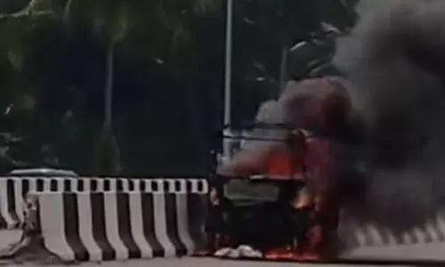 മലപ്പുറത്ത് ഓടിക്കൊണ്ടിരുന്ന ഓട്ടോ പൂർണ്ണമായും കത്തി നശിച്ചു; ഇറങ്ങിയോടി ഡ്രൈവറും യാത്രക്കാരും