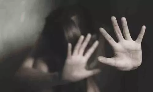 17കാരിയെ ബലാത്സംഗം ചെയ്ത് ഗർഭിണിയാക്കിയ യുവാവ് പിടിയിൽ 17കാരിയെ ബലാത്സംഗം ചെയ്ത് ഗർഭിണിയാക്കിയ യുവാവ് പിടിയിൽ