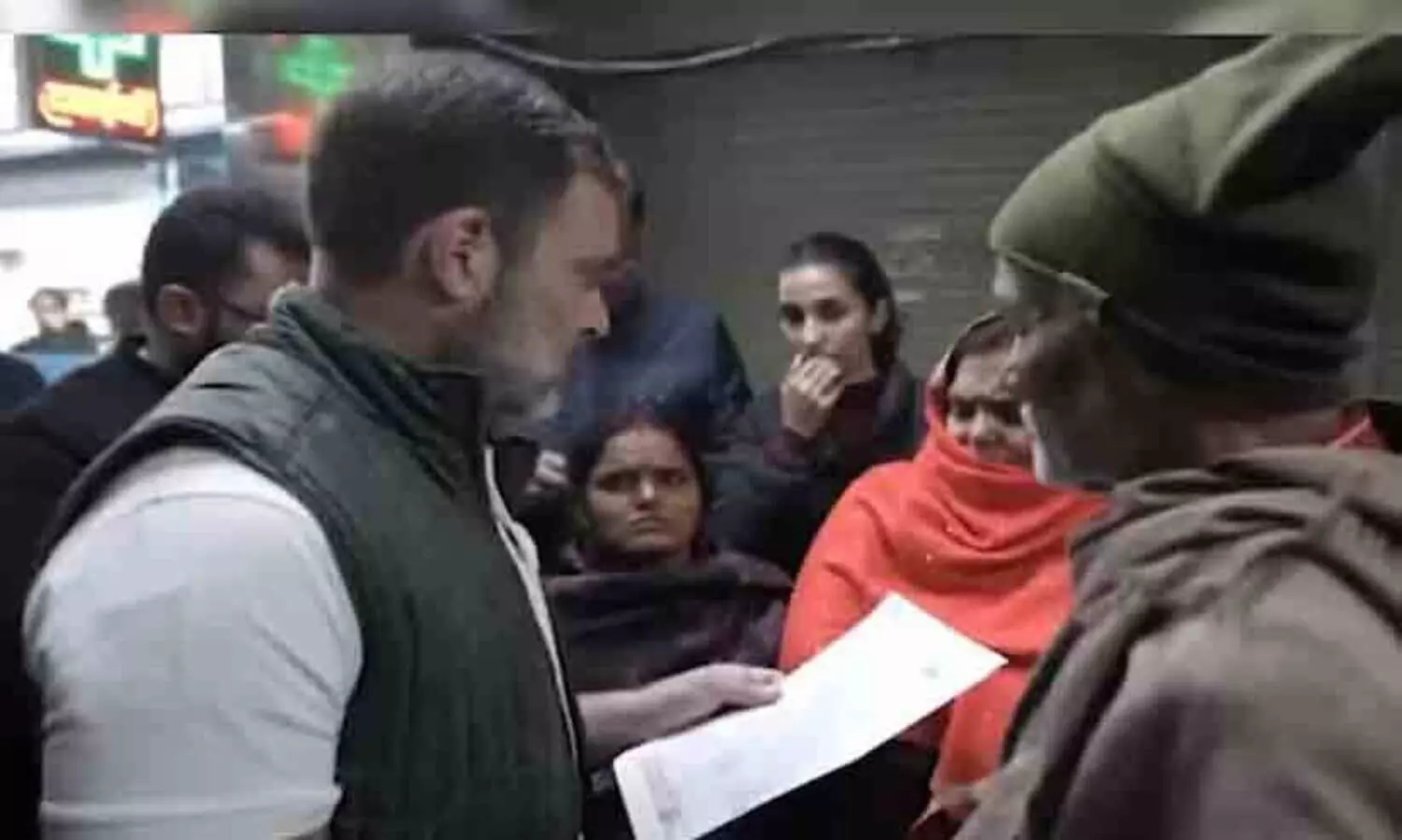 നൂറുകണക്കിന് രോഗികൾ ഫുട്പാത്തിൽ കിടക്കുകയാണ്; എയിംസിൽ ചികിത്സക്കെത്തിയവരുടെ ദൈന്യത വിവരിച്ച് കേ​ന്ദ്രത്തിനും ഡൽഹി മുഖ്യമന്ത്രിക്കും കത്തയച്ച് രാഹുൽ ഗാന്ധി