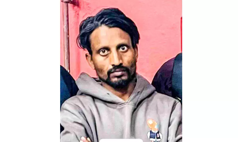 സൈബര് തട്ടിപ്പ്: 10 ലക്ഷം കവര്ന്നയാൾ ജാര്ഖണ്ഡില് പിടിയിൽ സൈബര് തട്ടിപ്പ്: 10 ലക്ഷം കവര്ന്നയാൾ ജാര്ഖണ്ഡില് പിടിയിൽ