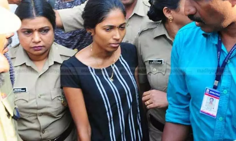 കുഞ്ഞിനെ കടലിൽ എറിഞ്ഞു കൊന്ന കേസിലെ പ്രതിയായ അമ്മ വിചാരണ ദിവസം ആത്മഹത്യക്കു ശ്രമിച്ചു