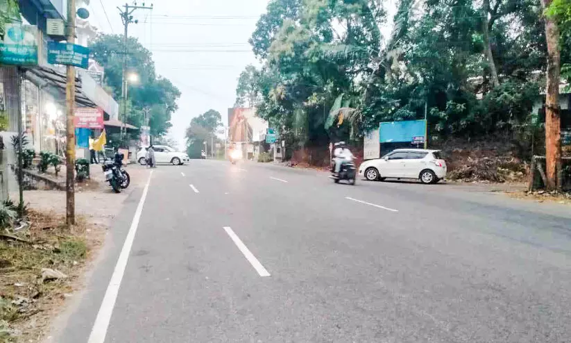 അപകട മേഖലയായി ആവോലി കപ്പേളക്കവല