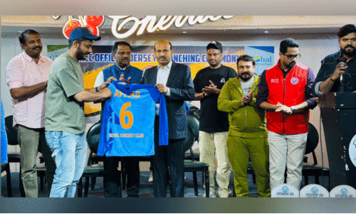 റോ​യ​ൽ ക്രി​ക്ക​റ്റ് ക്ല​ബ് ജഴ്‌​സി പ്ര​കാ​ശ​നം ചെ​യ്തു