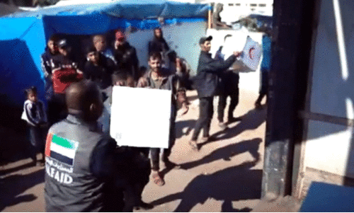 ഗ​സ്സ​ക്ക്​ ത​ണു​പ്പ​ക​റ്റാ​ൻ വ​സ്ത്ര​ങ്ങ​ൾ കൈ​മാ​റി