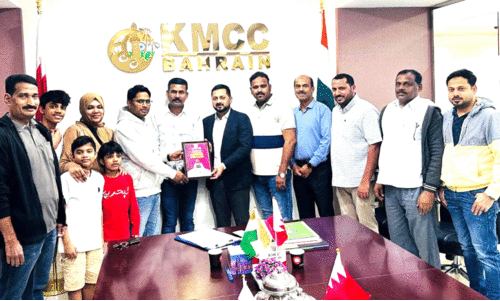 18 വ​ർ​ഷ​ത്തെ ബ​ഹ്‌​റൈ​ൻ പ്ര​വാ​സം; ഹു​സൈ​നും കു​ടും​ബ​ത്തി​നും യാ​ത്ര​യ​യ​പ്പ് ന​ൽ​കി