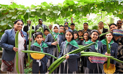 കൃ​ഷി​യി​ലും നൂ​റു​മേ​നി​യു​മാ​യി എം.​ഇ.​എ​സ് സ്കൂ​ൾ