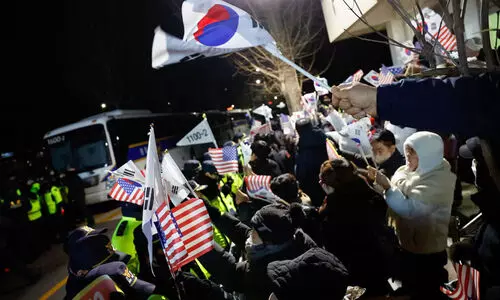 ദക്ഷിണ ​കൊറിയൻ പ്രസിഡന്റിന്റെ തടങ്കൽ നീട്ടിയതിൽ കോടതി ആക്രമിച്ച് അനുയായികൾ