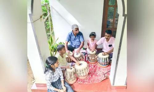 ടെക്​ ബാബുവിന്​ തബലതാളവും തയ്യലും ഒരുപോലെ