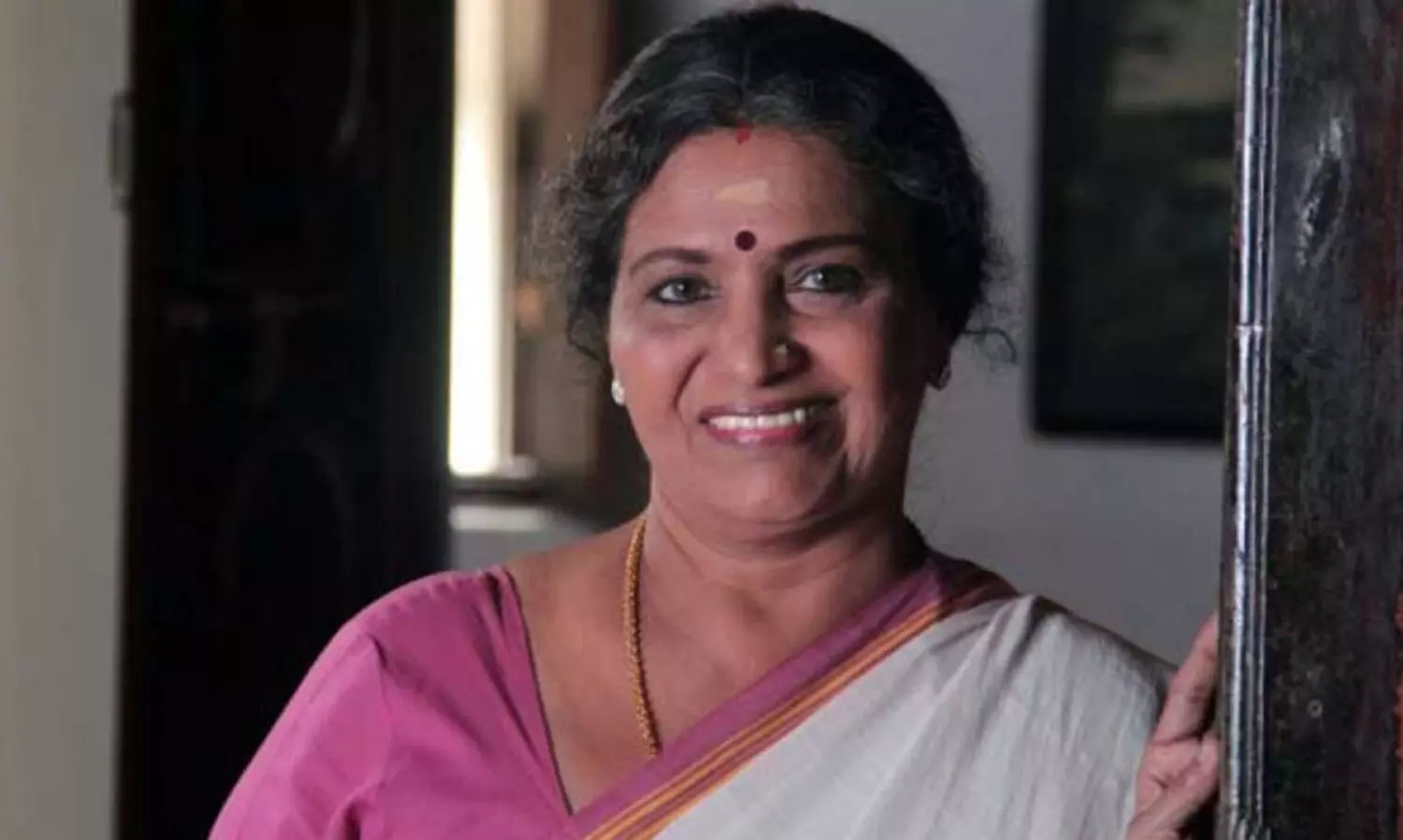 ആ നടന് ഗണപതി ഭഗവാന്റെ ഒരു ഛായയുള്ളതായി തോന്നിയിട്ടുണ്ട്, എനിക്ക് വലിയ ആരാധനയാണ്- ശ്രീലത നമ്പൂതിരി