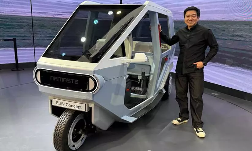 ഫാൻസി സ്റ്റുഡിയോയിൽ നിർമിച്ചതല്ല, ഇന്ത്യൻ നിരത്തുകളിൽ നിന്ന് രൂപം കൊണ്ടത്; ഇതാ ടി.വി.എസിനൊപ്പം രൂപകൽപന ചെയ്ത ഹ്യൂണ്ടായ് ഇലക്ട്രിക് ത്രീവീലർ ഫാൻസി സ്റ്റുഡിയോയിൽ നിർമിച്ചതല്ല, ഇന്ത്യൻ നിരത്തുകളിൽ നിന്ന് രൂപം കൊണ്ടത്; ഇതാ ടി.വി.എസിനൊപ്പം രൂപകൽപന ചെയ്ത ഹ്യൂണ്ടായ് ഇലക്ട്രിക് ത്രീവീലർ