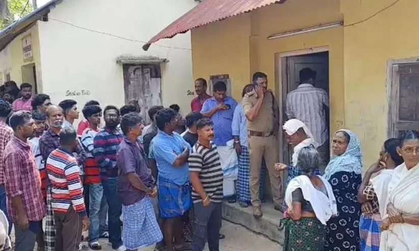 തിരുവനന്തപുരത്ത് യുവതി കഴുത്തില്‍ കുത്തേറ്റ് മരിച്ച നിലയില്‍