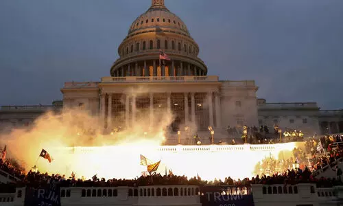 കാപിറ്റോൾ കലാപകാരികൾക്ക് മാപ്പ് നൽകി ട്രംപ്; പാരീസ് കാലാവസ്ഥ ഉടമ്പടിയിൽനിന്ന് അമേരിക്ക പിന്മാറി
