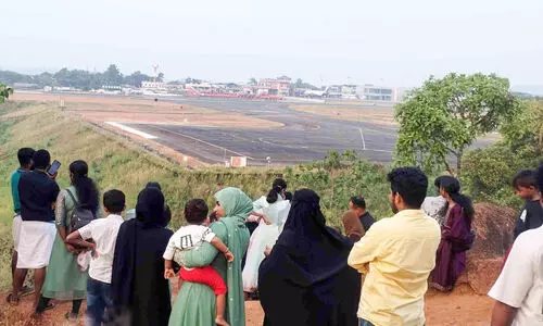 വി​മാ​ന​ക്കാ​ഴ്ച​ക​ളിലേക്ക് വി​ല​ക്ക് മ​റ​ന്ന് സ​ഞ്ചാ​രി​ക​ൾ