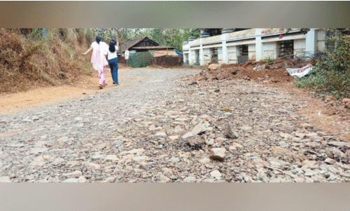 കൂരൻമുക്ക്-പെരിയത്തിൽ റോഡ് പ്രവൃത്തി അനിശ്ചിതത്വത്തിൽ കൂരൻമുക്ക്-പെരിയത്തിൽ റോഡ് പ്രവൃത്തി അനിശ്ചിതത്വത്തിൽ