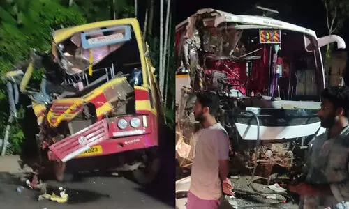 എടപ്പാളിൽ കെ.എസ്.ആര്‍.ടി.സി ബസും ടൂറിസ്റ്റ് ബസും കൂട്ടിയിടിച്ചു; 30ഓളം പേർക്ക് പരിക്ക്