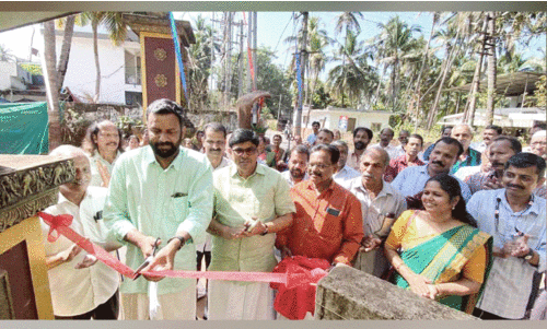 നാടിന്റെ വികസനത്തിൽ രാഷ്ട്രീയം കാണരുത് -സന്തോഷ് കുമാർ എം.പി