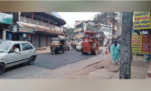 വീണ്ടും റീ ടാറിങ്... രാജാ റോഡ് വികസനത്തിന് എത്ര കാത്തിരിക്കണം?
