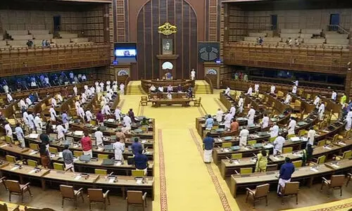 സ്പീക്കറും പ്രതിപക്ഷ നേതാവും വീണ്ടും നേർക്കുനേർ; സഭ നേരത്തേ പിരിഞ്ഞു