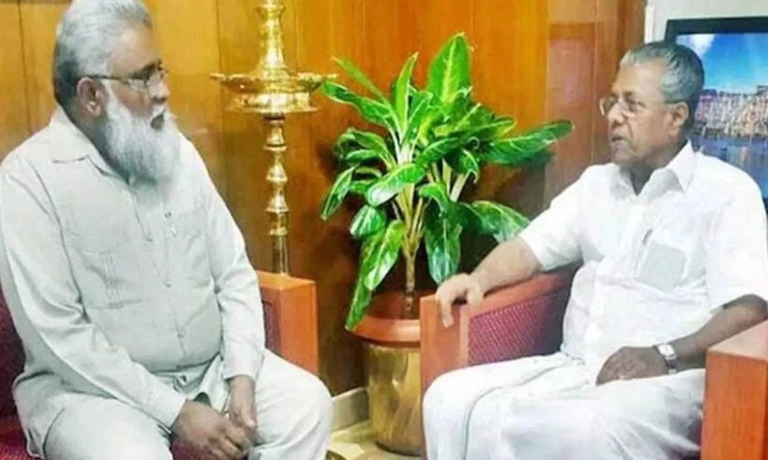 ജമാഅത്തെ ഇസ്ലാമി ബന്ധം: സി.പി.എമ്മിനോട് ചിത്രങ്ങളും ചോദ്യങ്ങളുമായി പ്രതിപക്ഷം