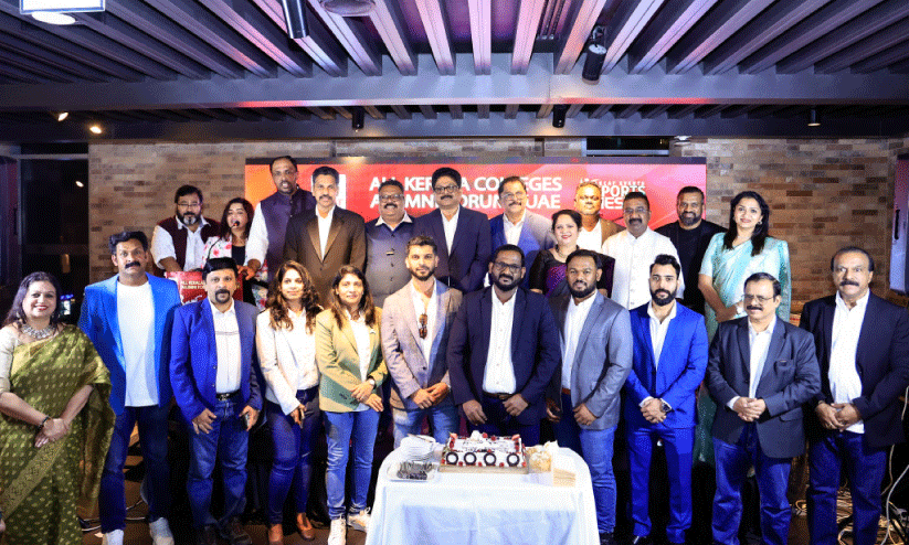 എ.​പി.​എ​ൽ സീ​സ​ൺ ഫോ​റി​ന്‍റെ ട്രോ​ഫി പ്ര​കാ​ശ​നം