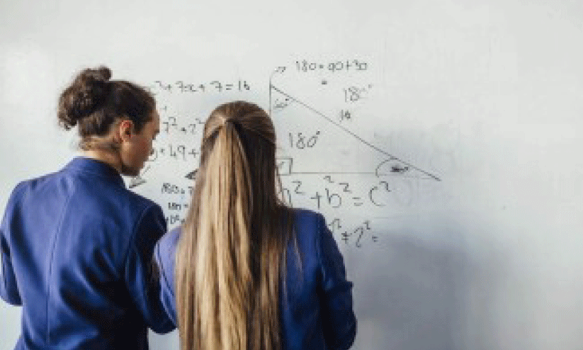 അ​ധ്യാ​പ​ക​രാ​കാ​ൻ ഡി​പ്ലോ​മ കോ​ഴ്‌​സു​മാ​യി അ​ഡ​ക്