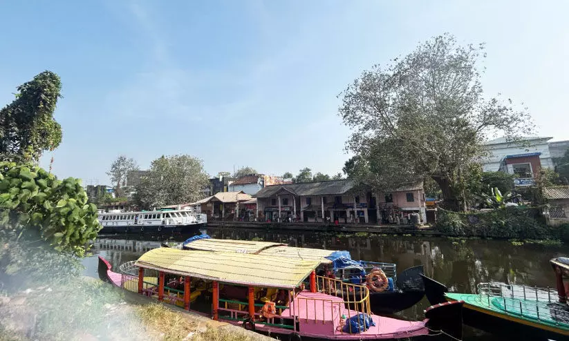 ജില്ല കോടതിപ്പാലം നിർമാണം: ആലപ്പുഴ ബോട്ടുജെട്ടി ഓർമയാകുന്നു ജില്ല കോടതിപ്പാലം നിർമാണം: ആലപ്പുഴ ബോട്ടുജെട്ടി ഓർമയാകുന്നു