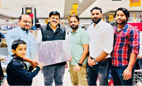 സി​റ്റി ഫ്ല​വ​ര്‍ ഹൈ​പ്പ​ര്‍മാ​ര്‍ക്ക​റ്റ് സ​ന്ദീ​പ്​ വാ​ര്യ​ർ സ​ന്ദ​ർ​ശി​ച്ചു