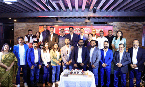 എ.​പി.​എ​ൽ സീ​സ​ൺ ഫോ​റി​ന്‍റെ ട്രോ​ഫി പ്ര​കാ​ശ​നം