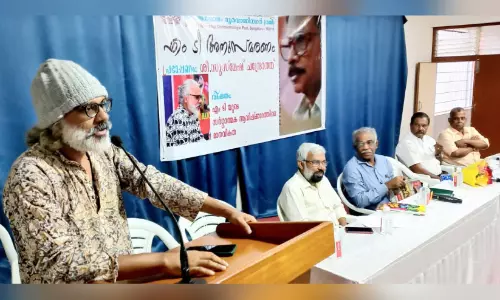 നാ​ലു പ​തി​റ്റാ​ണ്ട് മ​ല​യാ​ള ഭാ​വു​ക​ത്വ​ത്തെ വി​ര​ൽ തു​മ്പി​നാ​ൽ നി​യ​ന്ത്രി​ച്ച പ്ര​തി​ഭ​യാ​ണ് എം.​ടി -സു​സ്മേ​ഷ് ച​ന്ദ്രോ​ത്ത്