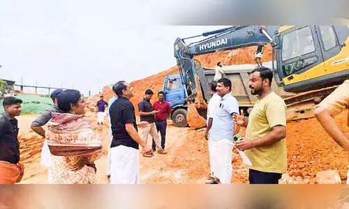 അ​നി​യ​ന്ത്രി​ത മ​ണ്ണെ​ടു​പ്പി​നെ​തി​രെ പ്ര​തി​ഷേ​ധം