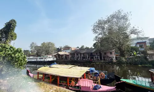 ജില്ല കോടതിപ്പാലം നിർമാണം: ആലപ്പുഴ ബോട്ടുജെട്ടി ഓർമയാകുന്നു ജില്ല കോടതിപ്പാലം നിർമാണം: ആലപ്പുഴ ബോട്ടുജെട്ടി ഓർമയാകുന്നു