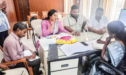 ജല അതോറിറ്റിക്ക് ആദരാഞ്ജലി; റീത്തുമായി കൗൺസിലർമാർ ജല അതോറിറ്റിക്ക് ആദരാഞ്ജലി; റീത്തുമായി കൗൺസിലർമാർ